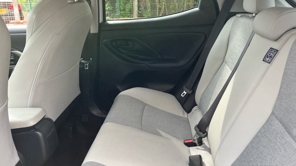 Toyota Yaris 1.5 Hybrid Excel 5dr CVT Hybrid Hatchback - Image 15