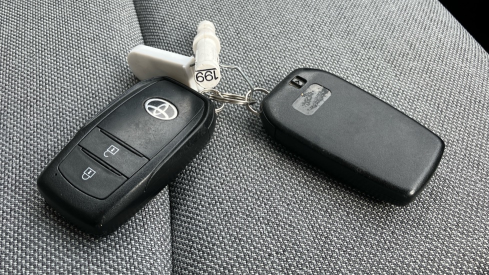 Toyota Yaris 1.5 Hybrid Excel 5dr CVT Hybrid Hatchback - Image 28
