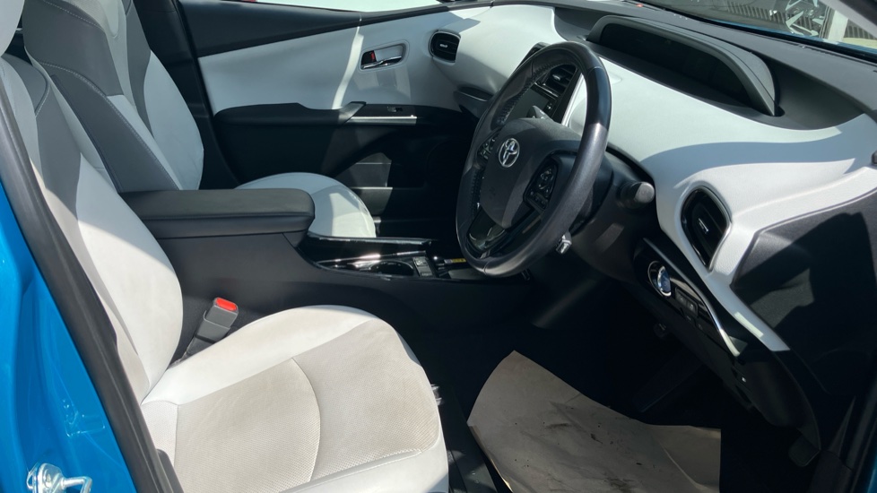 Toyota Prius 1.8 PHEV Excel 5dr CVT Hatchback - Image 12
