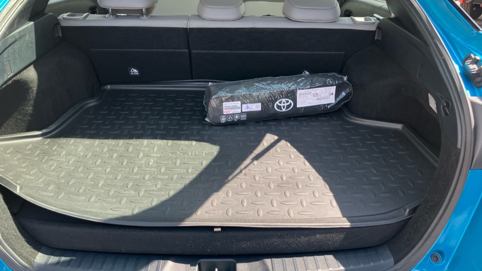 Toyota Prius 1.8 PHEV Excel 5dr CVT Hatchback - Image 13