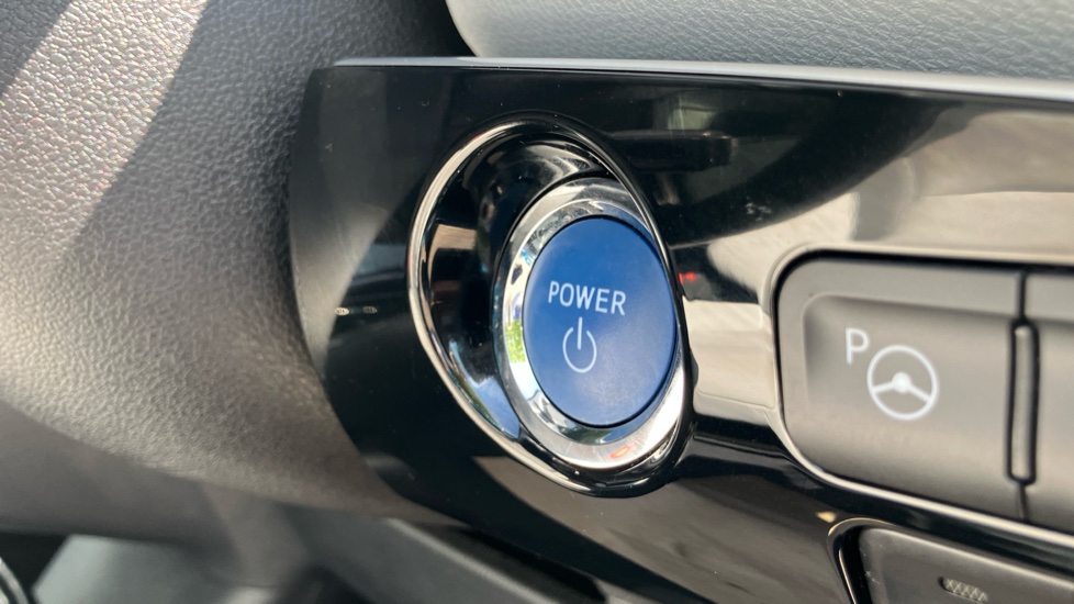 Toyota Prius 1.8 PHEV Excel 5dr CVT Hatchback - Image 16