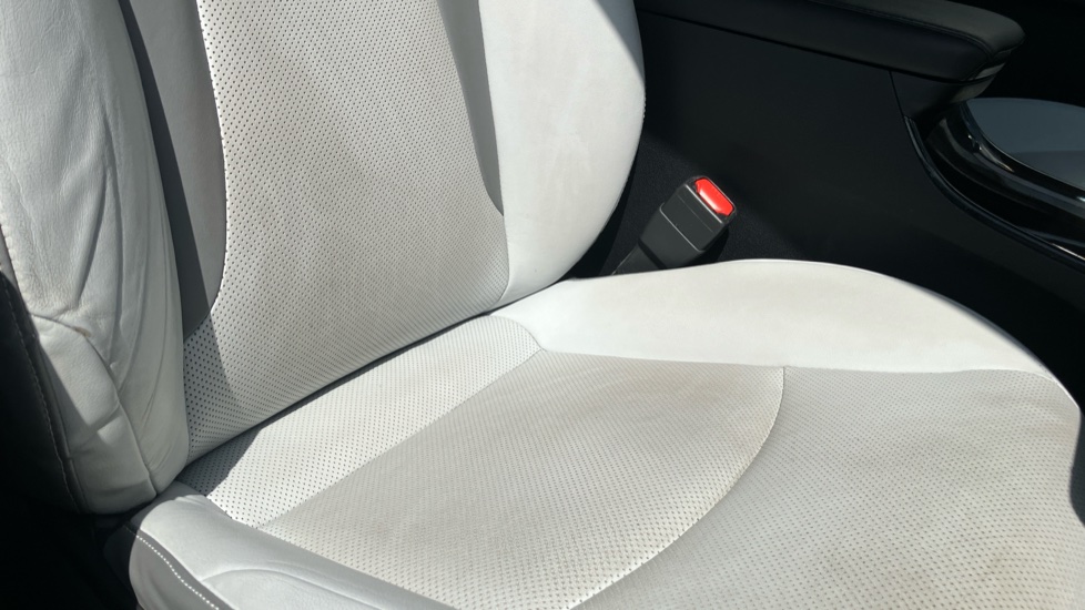 Toyota Prius 1.8 PHEV Excel 5dr CVT Hatchback - Image 17