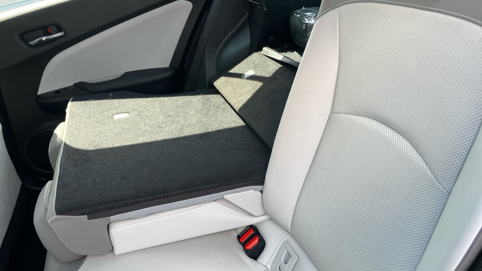 Toyota Prius 1.8 PHEV Excel 5dr CVT Hatchback - Image 18