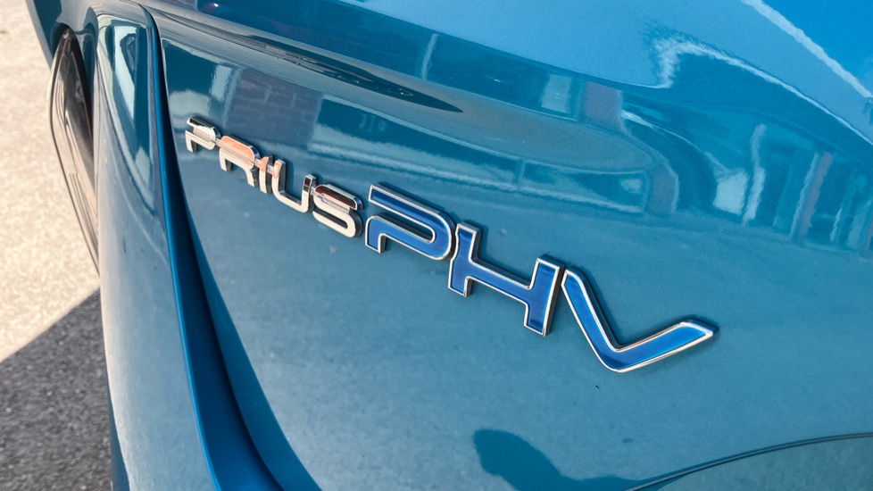 Toyota Prius 1.8 PHEV Excel 5dr CVT Hatchback - Image 20