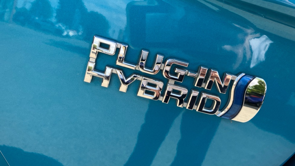 Toyota Prius 1.8 PHEV Excel 5dr CVT Hatchback - Image 21