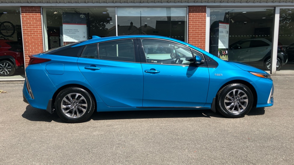 Toyota Prius 1.8 PHEV Excel 5dr CVT Hatchback - Image 23