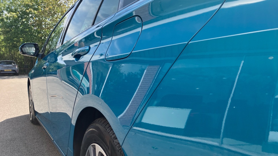 Toyota Prius 1.8 PHEV Excel 5dr CVT Hatchback - Image 31