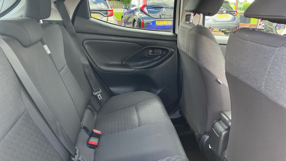 Toyota Yaris 1.5 Hybrid Design 5dr CVT Hybrid Hatchback - Image 8