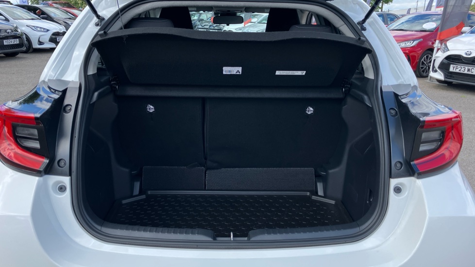 Toyota Yaris 1.5 Hybrid Design 5dr CVT Hybrid Hatchback - Image 13