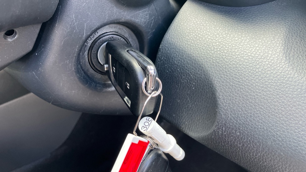Toyota Yaris 1.5 Hybrid Design 5dr CVT Hybrid Hatchback - Image 16