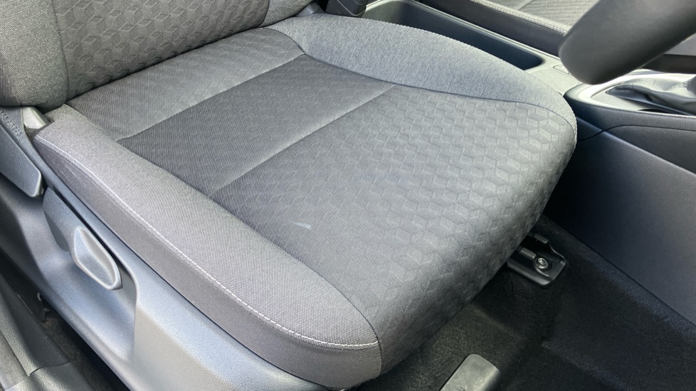 Toyota Yaris 1.5 Hybrid Design 5dr CVT Hybrid Hatchback - Image 17