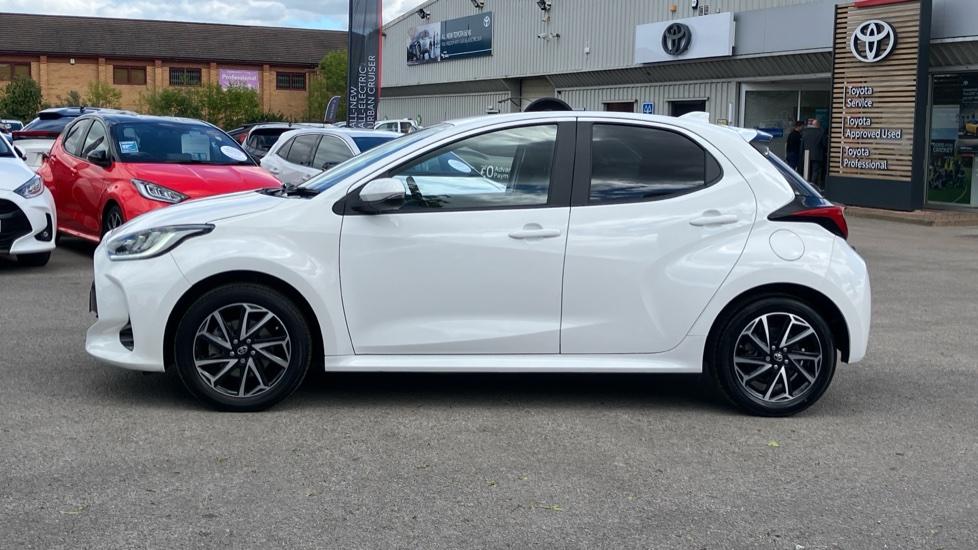 Toyota Yaris 1.5 Hybrid Design 5dr CVT Hybrid Hatchback - Image 24