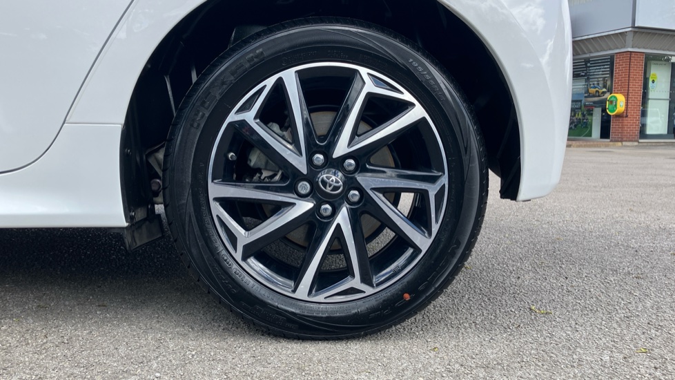 Toyota Yaris 1.5 Hybrid Design 5dr CVT Hybrid Hatchback - Image 25