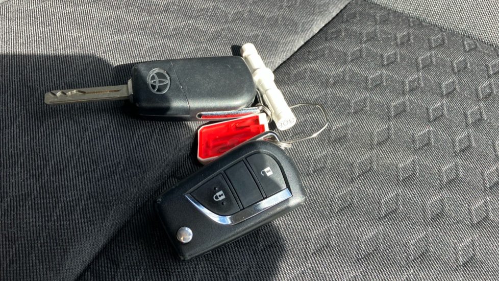 Toyota Yaris 1.5 Hybrid Design 5dr CVT Hybrid Hatchback - Image 28