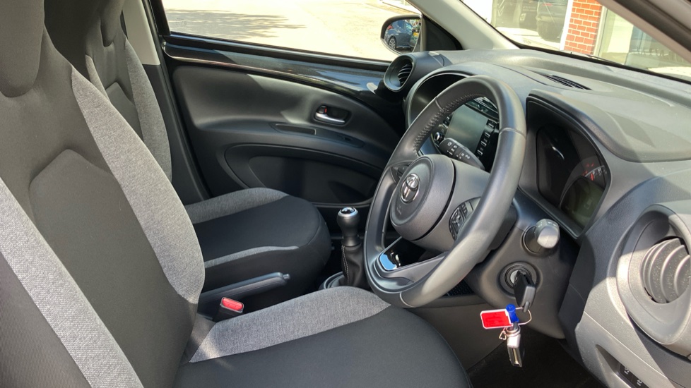 Toyota Aygo X 1.0 VVT-i Pure 5dr Petrol Hatchback - Image 12