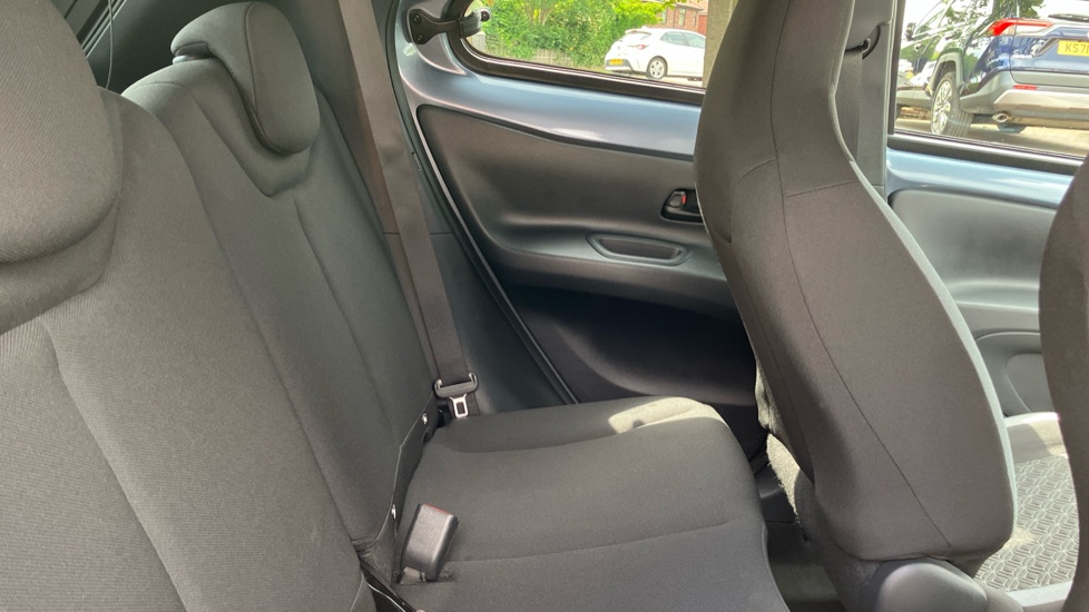 Toyota Aygo X 1.0 VVT-i Edge 5dr Petrol Hatchback - Image 8
