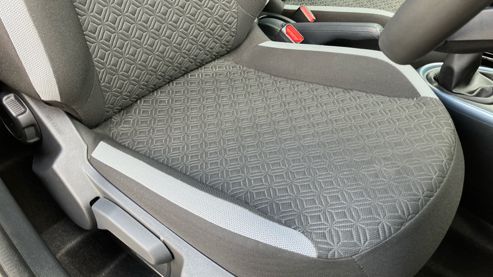 Toyota Aygo X 1.0 VVT-i Edge 5dr Petrol Hatchback - Image 17