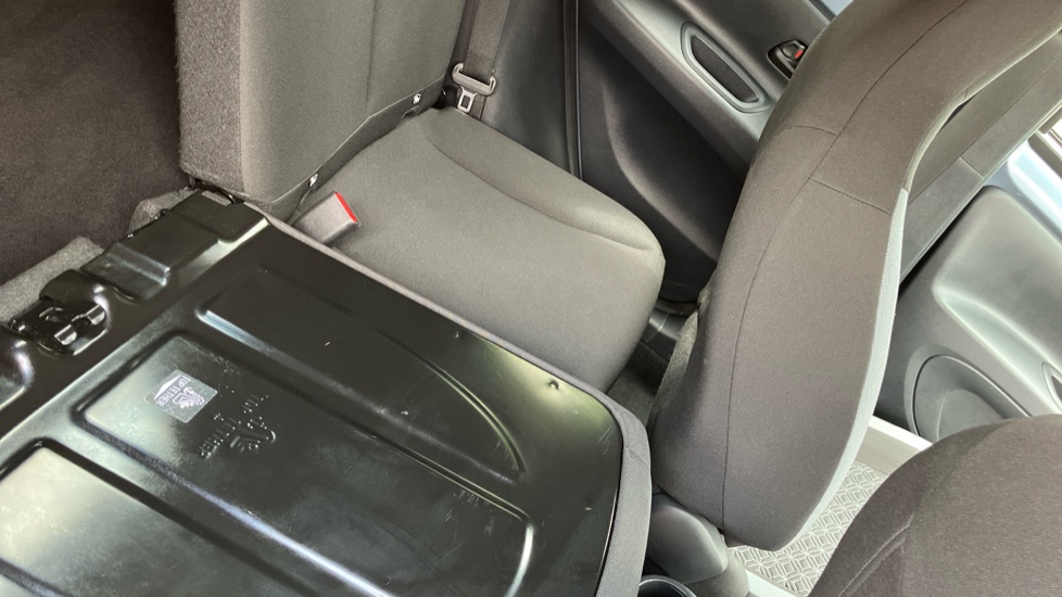 Toyota Aygo X 1.0 VVT-i Edge 5dr Petrol Hatchback - Image 18
