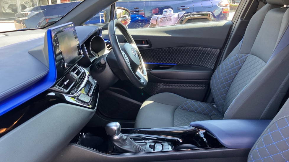 Toyota C-HR 2.0 Hybrid Dynamic 5dr CVT Hybrid Hatchback - Image 5