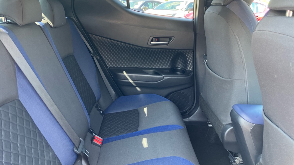 Toyota C-HR 2.0 Hybrid Dynamic 5dr CVT Hybrid Hatchback - Image 8