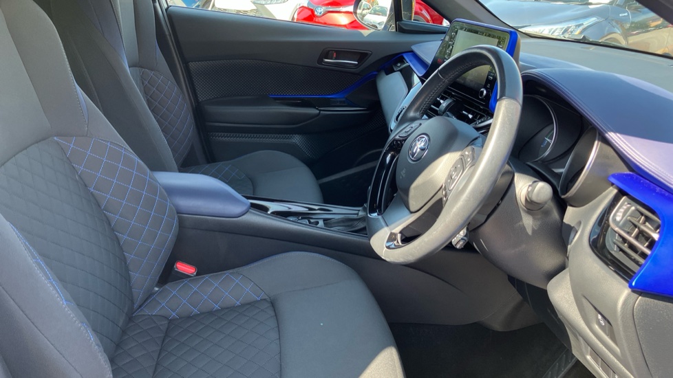 Toyota C-HR 2.0 Hybrid Dynamic 5dr CVT Hybrid Hatchback - Image 12