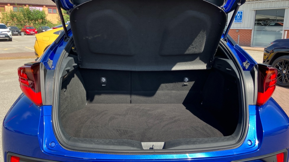 Toyota C-HR 2.0 Hybrid Dynamic 5dr CVT Hybrid Hatchback - Image 13