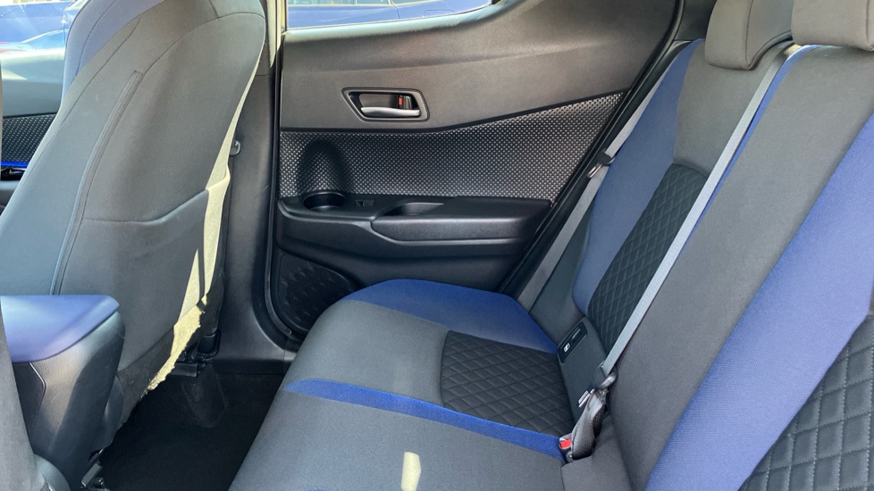 Toyota C-HR 2.0 Hybrid Dynamic 5dr CVT Hybrid Hatchback - Image 15