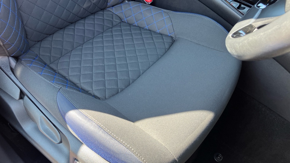 Toyota C-HR 2.0 Hybrid Dynamic 5dr CVT Hybrid Hatchback - Image 17