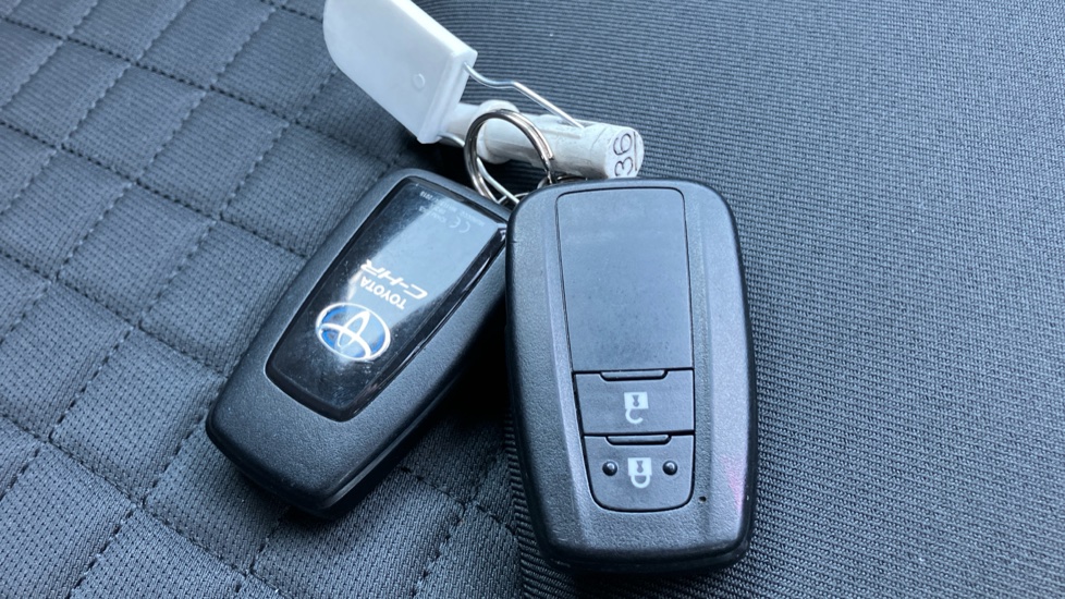 Toyota C-HR 2.0 Hybrid Dynamic 5dr CVT Hybrid Hatchback - Image 28