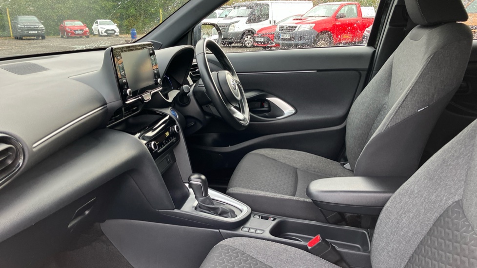 Toyota Yaris Cross 1.5 Hybrid Design 5dr CVT Hybrid Estate - Image 5