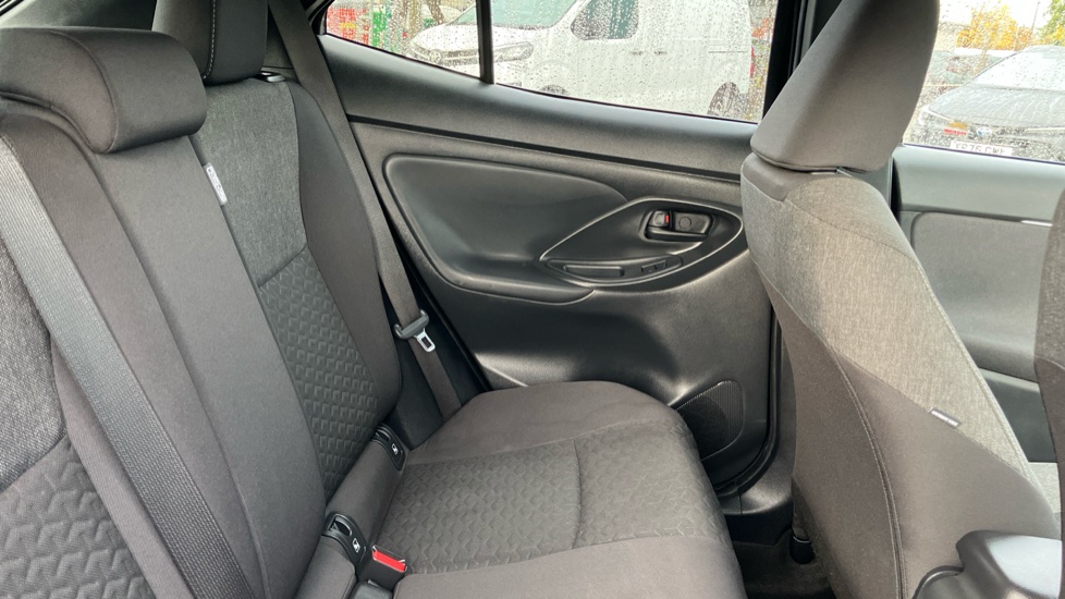 Toyota Yaris Cross 1.5 Hybrid Design 5dr CVT Hybrid Estate - Image 8
