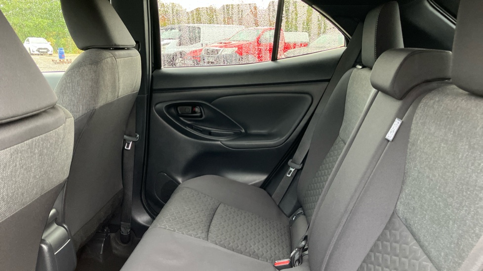 Toyota Yaris Cross 1.5 Hybrid Design 5dr CVT Hybrid Estate - Image 15