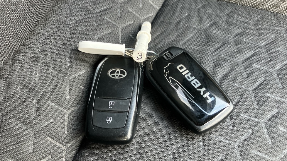 Toyota Yaris Cross 1.5 Hybrid Design 5dr CVT Hybrid Estate - Image 28