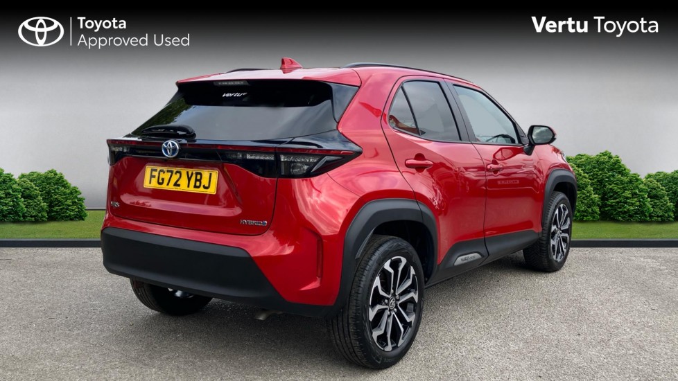 Toyota Yaris Cross 1.5 Hybrid Design 5dr CVT Hybrid Estate - Image 2
