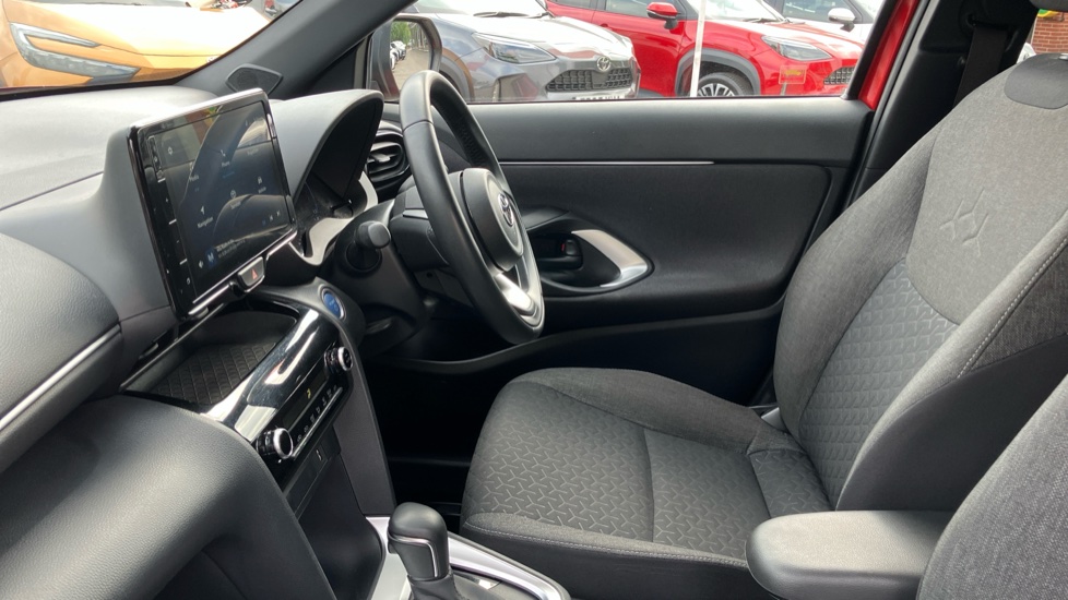Toyota Yaris Cross 1.5 Hybrid Design 5dr CVT Hybrid Estate - Image 5