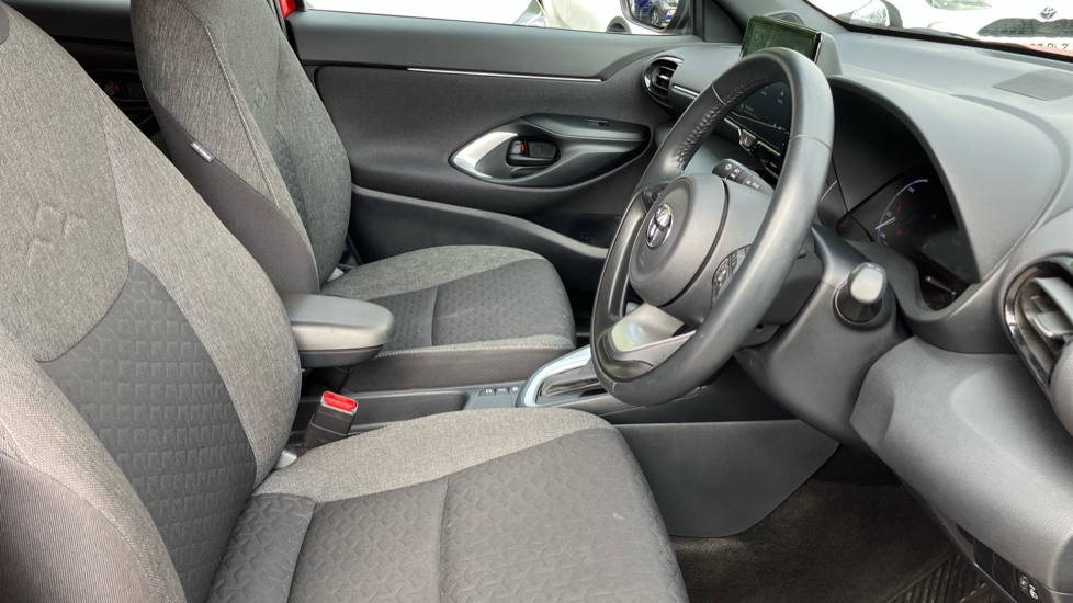 Toyota Yaris Cross 1.5 Hybrid Design 5dr CVT Hybrid Estate - Image 12