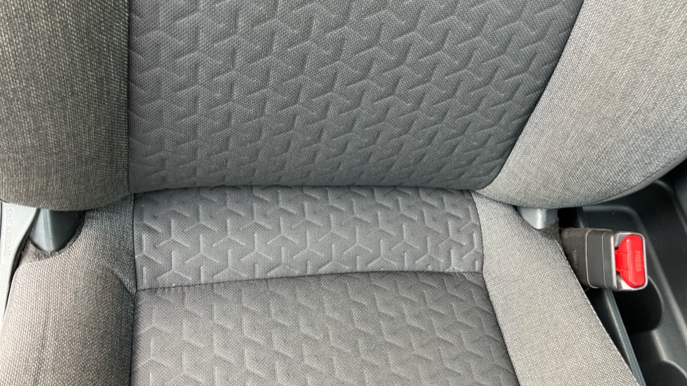 Toyota Yaris Cross 1.5 Hybrid Design 5dr CVT Hybrid Estate - Image 14