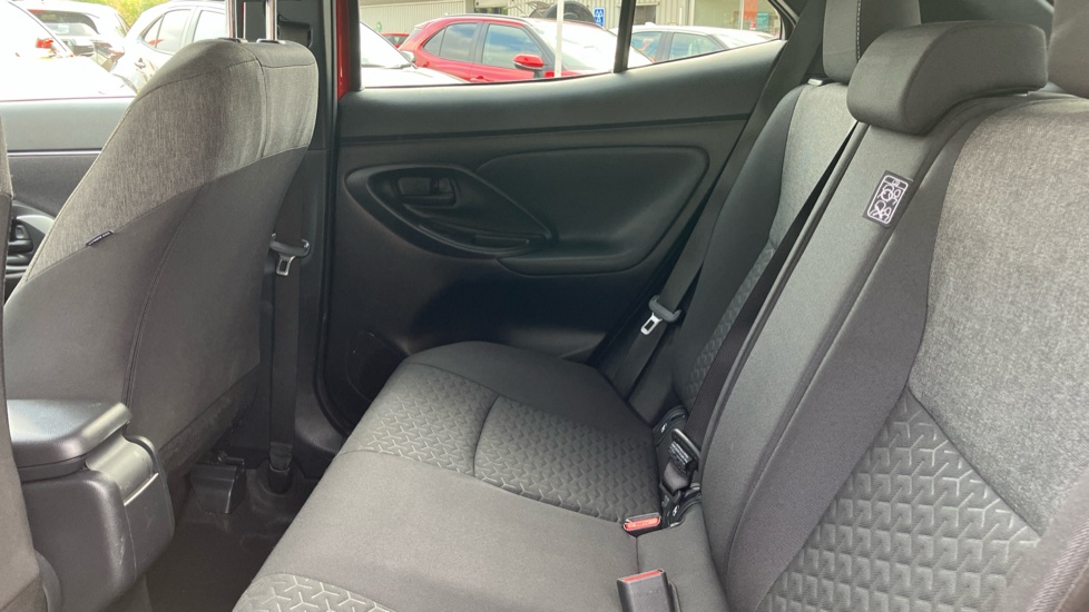 Toyota Yaris Cross 1.5 Hybrid Design 5dr CVT Hybrid Estate - Image 15