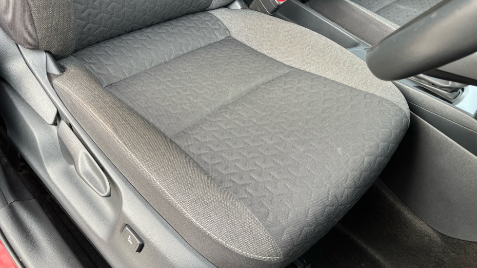 Toyota Yaris Cross 1.5 Hybrid Design 5dr CVT Hybrid Estate - Image 17