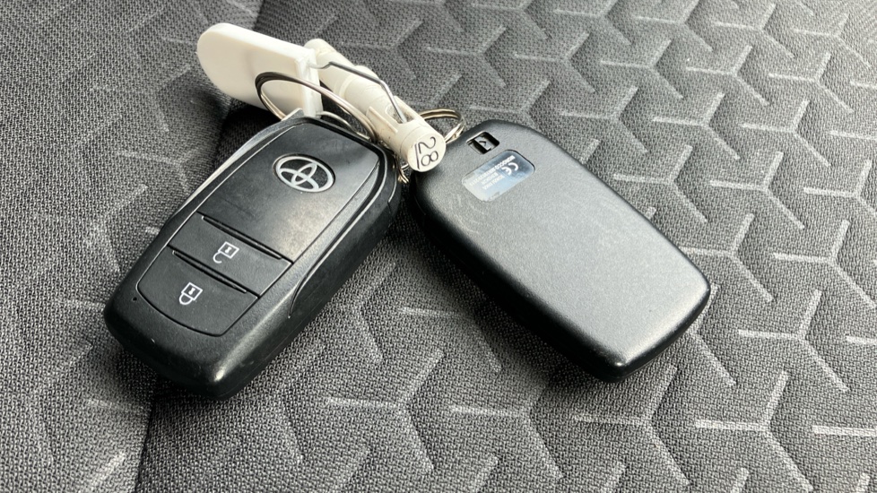 Toyota Yaris Cross 1.5 Hybrid Design 5dr CVT Hybrid Estate - Image 28