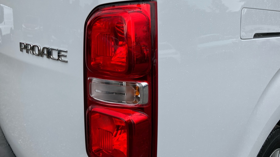 Toyota Proace L2 Diesel 2.0D 145 Icon Van - Image 21