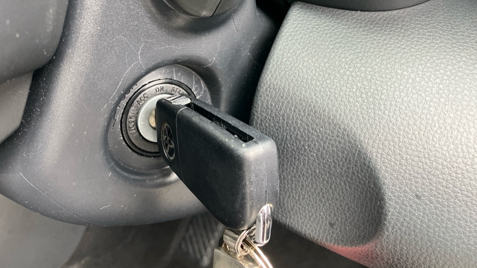 Toyota Yaris 1.5 Hybrid Design 5dr CVT Hybrid Hatchback - Image 16
