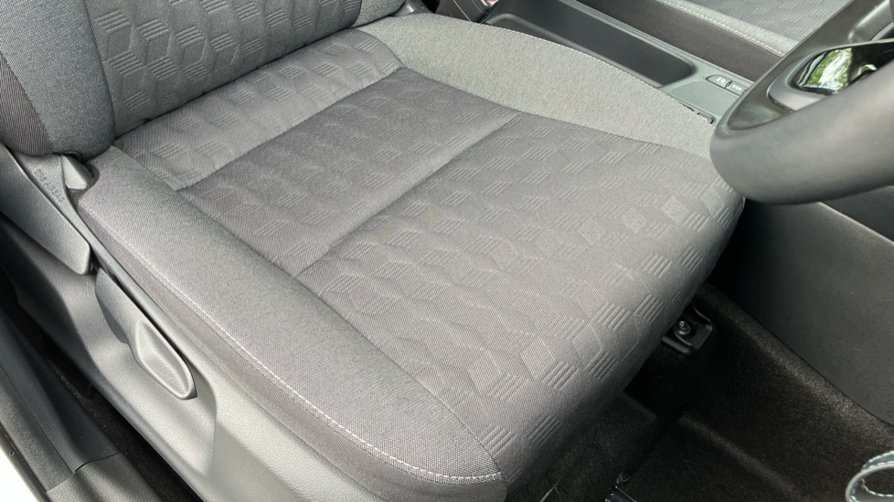 Toyota Yaris 1.5 Hybrid Design 5dr CVT Hybrid Hatchback - Image 17