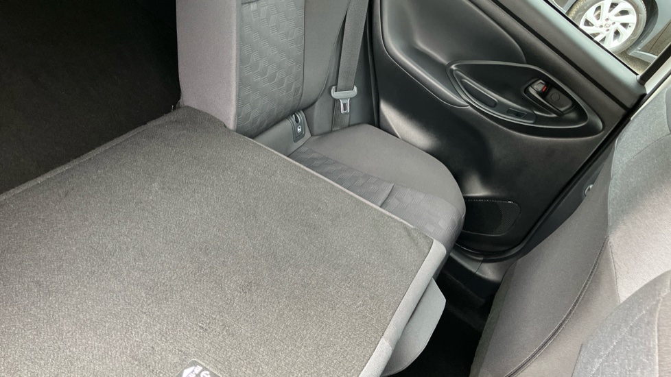 Toyota Yaris 1.5 Hybrid Design 5dr CVT Hybrid Hatchback - Image 18