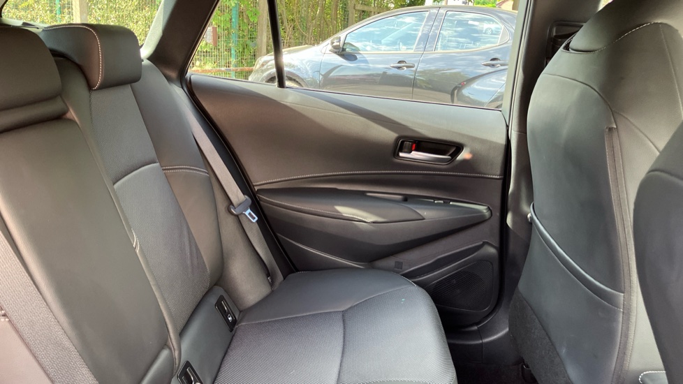 Toyota Corolla 1.8 Hybrid Excel 5dr CVT Hybrid Estate - Image 8