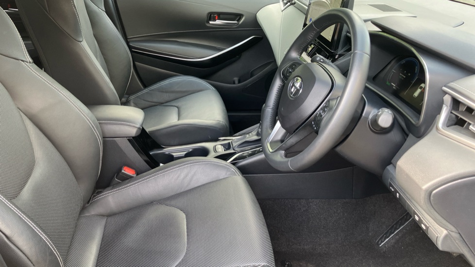 Toyota Corolla 1.8 Hybrid Excel 5dr CVT Hybrid Estate - Image 12