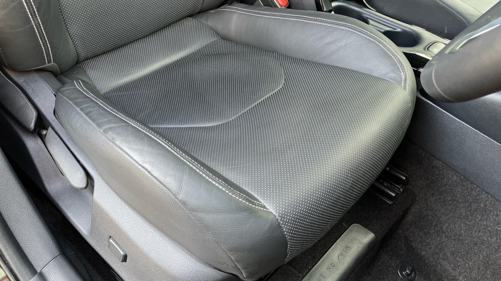Toyota Corolla 1.8 Hybrid Excel 5dr CVT Hybrid Estate - Image 17
