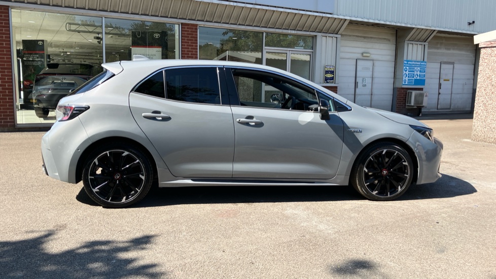 Toyota Corolla 2.0 VVT-i Hybrid GR Sport 5dr CVT Hybrid Hatchback - Image 23