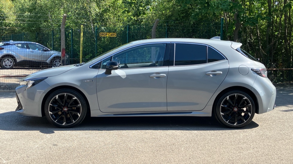 Toyota Corolla 2.0 VVT-i Hybrid GR Sport 5dr CVT Hybrid Hatchback - Image 24