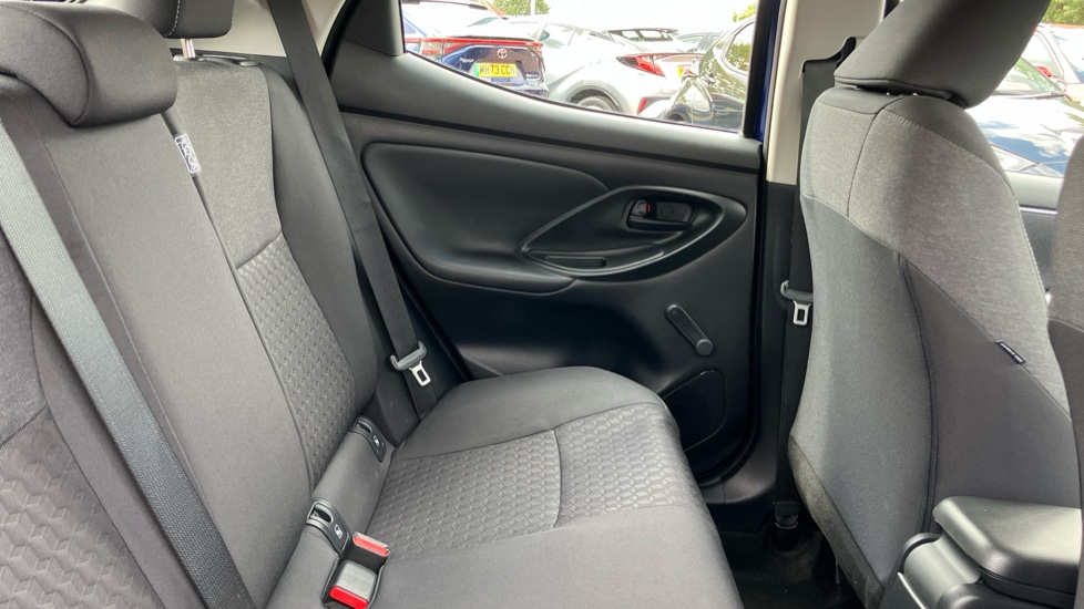 Toyota Yaris 1.5 Hybrid Icon 5dr CVT Hybrid Hatchback - Image 8